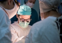 В Томске впервые в России проведена операция по вживлению "металлотрикотажа" пациенту с онкологическим заболеванием