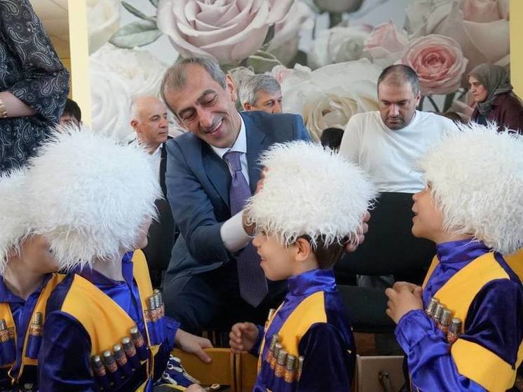 Вице-премьер Дагестана поздравил воспитанников РЦ с Днём защиты детей