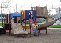 В Томске была демонтирована детская игровая площадка, расположенная рядом с зданием «Факела», сообщила пресс-служба областной прокуратуры