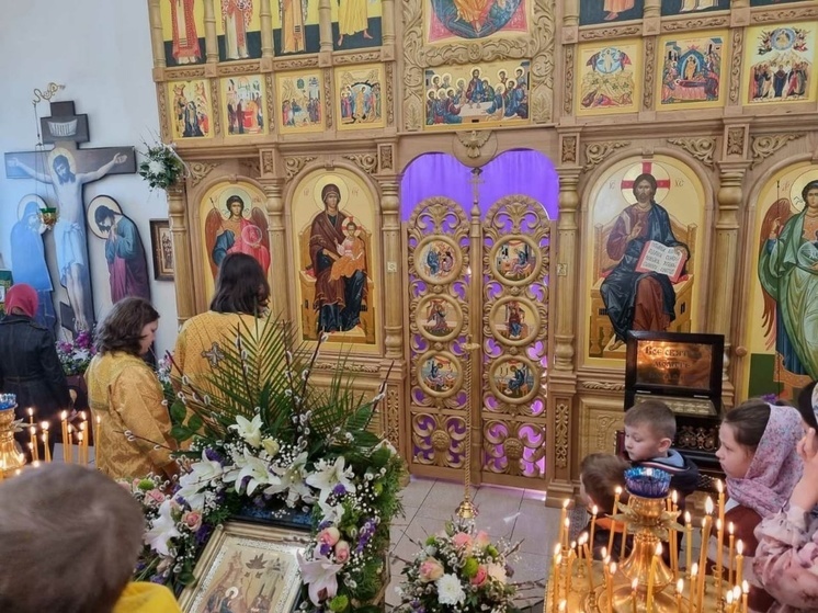 Православные смоляне отмечают Троицкую родительскую субботу