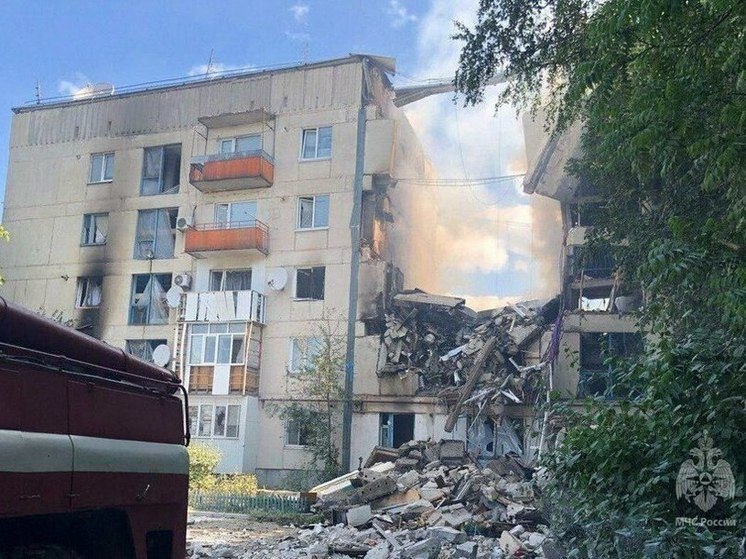 В Кременной разрушен подъезд многоквартирного дома в результате обстрелов ВСУ