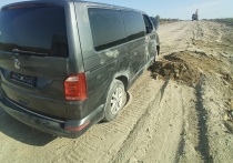 В Мурманской области произошло очередное ДТП с опрокидыванием транспортного средства. На этот раз пострадал один человек, потребовалась госпитализация.