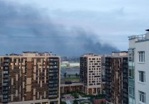Вечером, 21 июня, жители Невского района пожаловались в редакцию «МК в Питере» на густой дым и сильный запах.