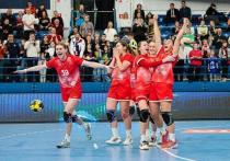 Европейская федерация гандбола (EHF) решила  отобрать у России и найти альтернативное место проведения женского чемпионата Старого света 2026 года. «МК-Спорт» рассказывает подробности. 