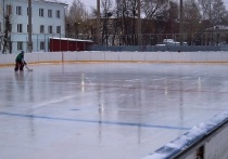 Жители Новоалтайска обеспокоились судьбой популярной у горожан хоккейной коробки «Старт»