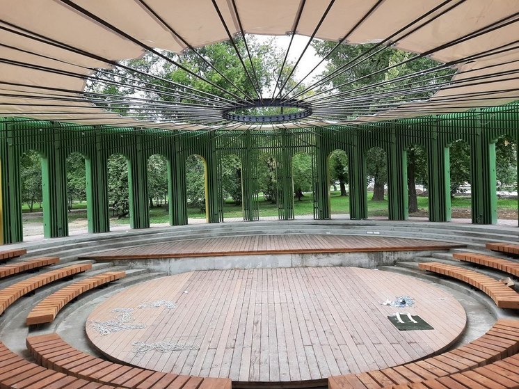 В барнаульском парке «Изумрудном» появился амфитеатр