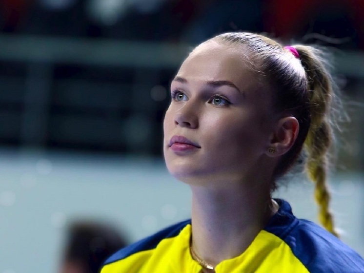Арина Федоровцева, которую называют главной звездой российского волейбола, поделилась результатами недавней фотосессии. Спортсменка покорила подписчиков естественной красотой и выразительным взглядом.