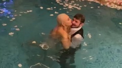 Актёр Сердюков на свадьбе случайно упал в бассейн с невестой: как это было