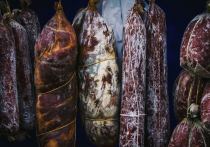 В халяльной колбасе из Свердловской области обнаружили свинину