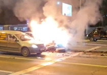 В результате ДТП один из автомобилей загорелся, пострадали пять человек

