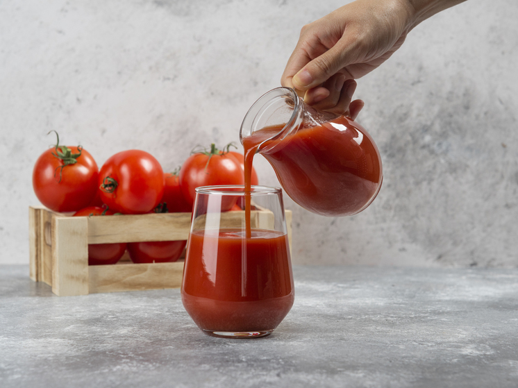 Ученые из Университета Аделаиды в Австралии выяснили, что употребление томатного сока способствует снижению уровня холестерина в крови