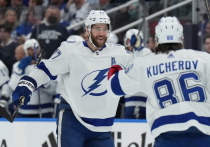 Россиянин Никита Кучеров стал лучшим игроком НХЛ в ноябре, получив приз «первой звезде» лиги, сообщает Чемпионат со ссылкой на пресс0службу НХЛ