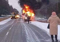 В Республике Бурятия на автомобильной трассе загорелось маршрутное такси