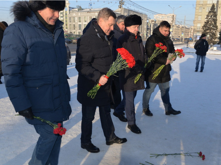 В Новосибирске Анатолий Локоть и актив КПРФ отметили 100-летие со дня смерти Ленина