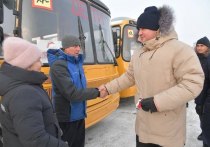 
Партия нового автотранспорта общей стоимостью более 146 млн рублей приобретена по президентской программе обновления транспортного парка общеобразовательных учреждений «Школьный автобус» и распределена в 31 муниципальный район и Омск