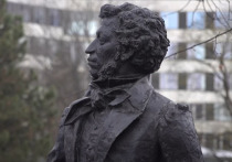 Литовский общественник Валдас Барткявичюс призвал демонтировать памятник Александру Пушкину, который стоит в усадьбе сына поэта в Вильнюсе, и вывезти его в так называемый парк советских скульптур