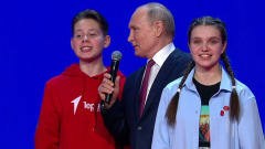 Путин спел гимн России вместе с детьми а капелла: видео