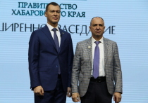 В Хабаровске, во время расширенного заседания регионального правительства, губернатор Михаил Дегтярев провел торжественную церемонию награждения