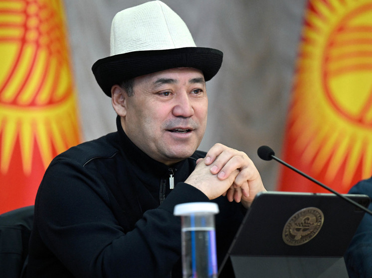Садыр Жапаров поздравил кыргызстанцев с Днем защитника Отечества