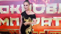Ольга Бузова в китайском платье рассказала о борьбе со змеями: видео
