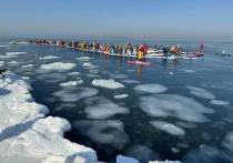 Более двухсот владивостокцев и гостей города сегодня прокатились на гигантской льдине