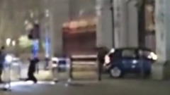 В Лондоне мужчина протаранил ворота королевского дворца: видео