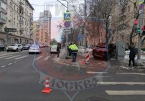 В столице на улице Верхняя Ммасловка водитель «Ягуара» сбил двух пешеходов