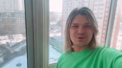 Певец Илья Гуров на видео рассказал про выборы и хороший день