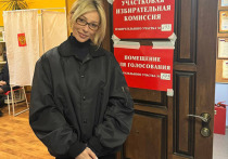 Блогер и телеведущая Анастасия Ивлеева сообщила своим подписчикам в соцсетях, что сходила на избирательный участок в рамках текущих выборов президента РФ