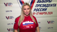 Анна Семенович проголосовала в ярко-красной обтягивающей майке: видео