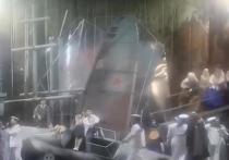 Во время генеральной репетиции музыкальной драмы «Два капитана» в Новосибирском музыкальном театре обрушились декорации