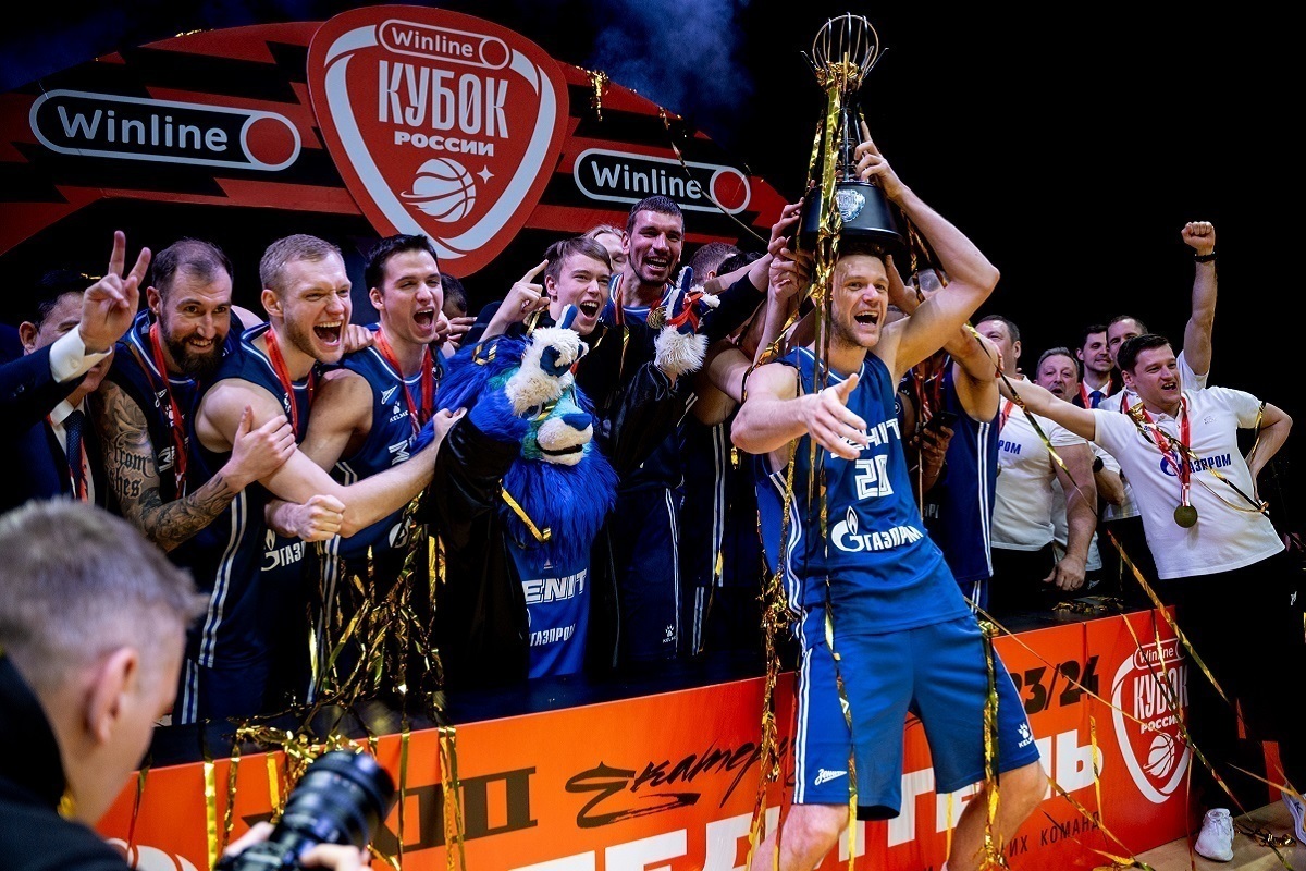 Баскетбольный «Зенит» впервые в своей истории взял Кубок и нацелился на «золотой» дубль.