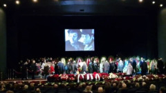 Прощание с Ширвиндтом в Москве собрало тысячи людей: видео церемонии