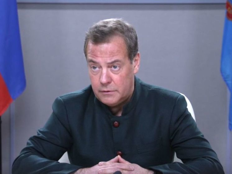 Медведев призвал ОПК работать максимально быстро и слаженно