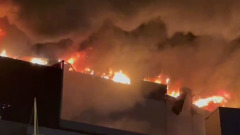 Пострадавшие выбегают из горящего "Крокус Сити Холла"