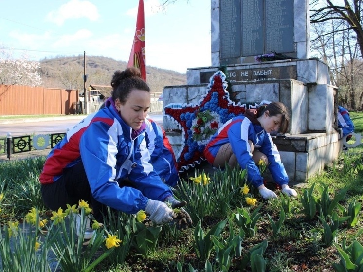 630 крымских студентов и школьников проведут уборку и благоустройство территорий памятников Великой Отечественной войны