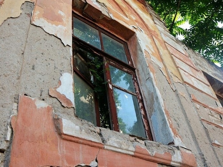 В Ярославле рухнула стена дома в центре города