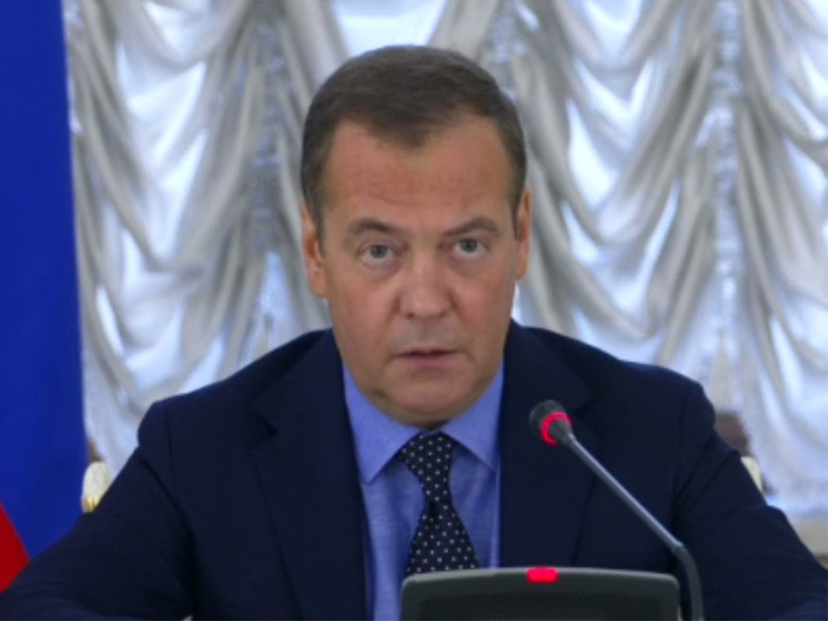 Медведев прокомментировал теракт в "Крокусе" обещанием возмездия террористам