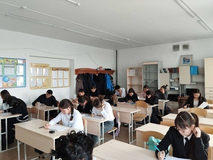 В Туве школьники города Шагонара приступили к учебе