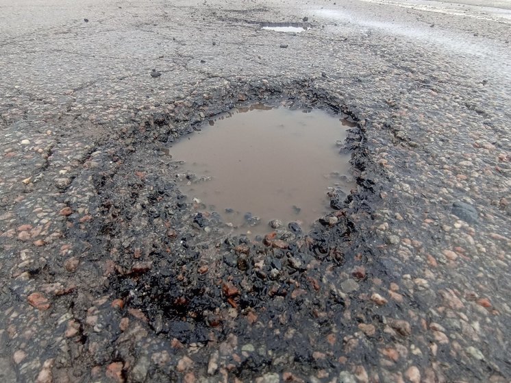 В Ярославской области на дороге образовался новый провал