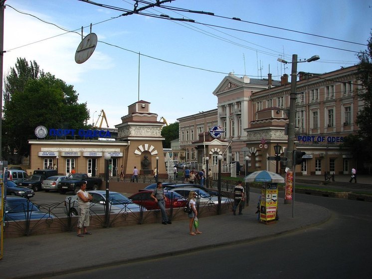 В Одессе приостановили работу городского электротранспорта после взрывов