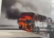 Грузовой автомобиль «КамАЗ» и автобус столкнулись в понедельник утром на западе Москвы