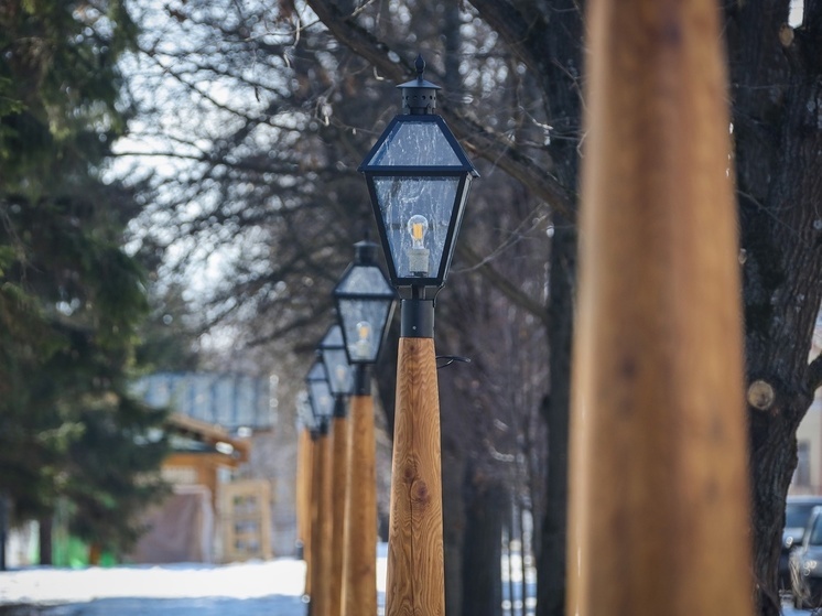 В Рыбинске установили фонарные столбы из лиственницы