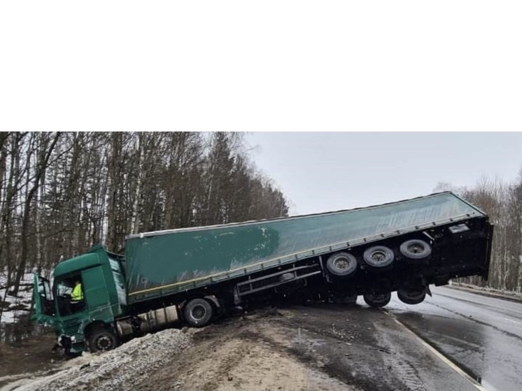 Водитель легковушки погиб после столкновения с Камазом в Калужской области