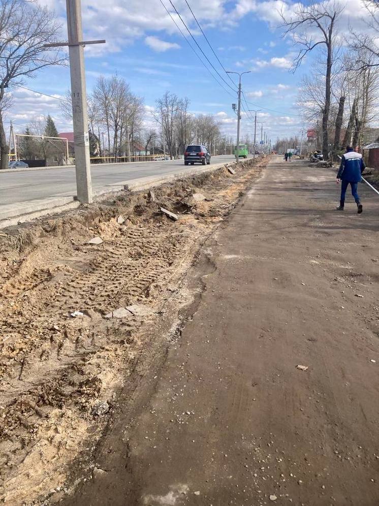 Ремонт на Крестовском шоссе продолжается в Пскове