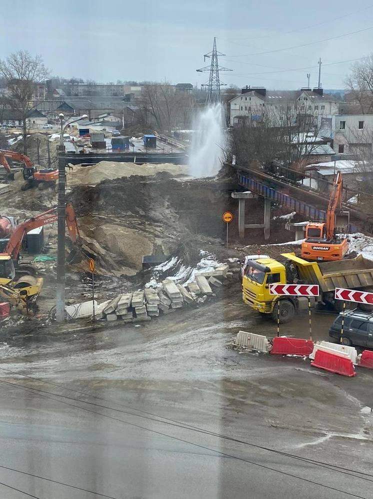 Порыв водовода на Синих мостах Калуги не скажется на сроках ремонта объекта