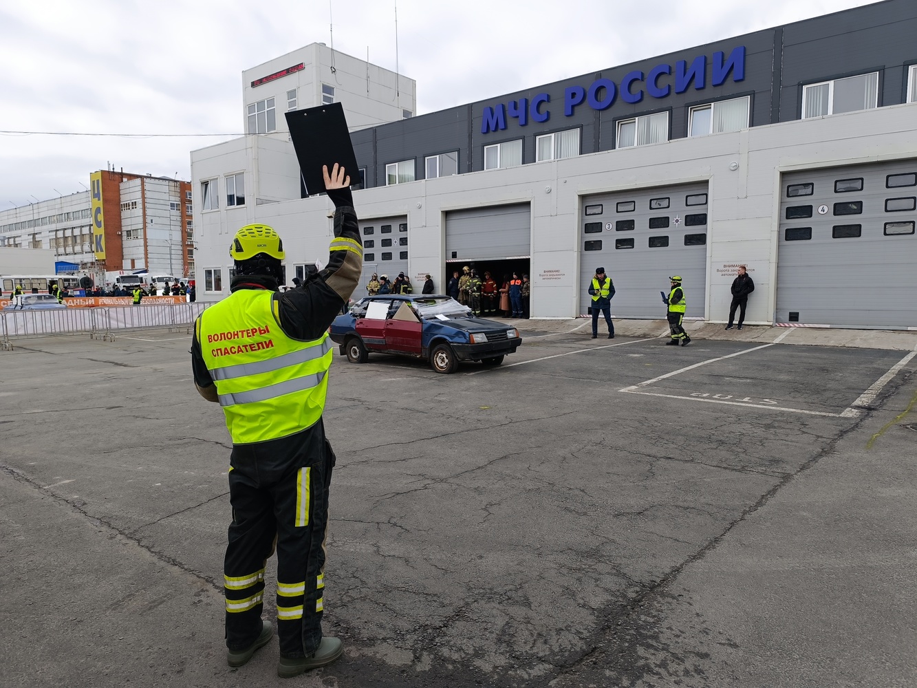 Пожарные Карелии на скорость вырезали пострадавших в Петрозаводске