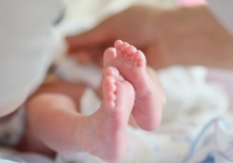 В Красноярске самым маленьким ребенком в марте стала девочка, которая при рождении весила 575 граммов