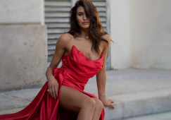 «Мисс Италия 2019» и девушка нападающего «Торино» показала татуировки: фото Каролины Страмаре