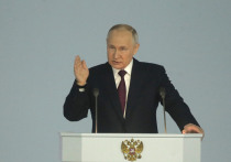 Дмитрий Песков заявил журналистам, что Владимир Путин «постоянно держит руку на пульсе ситуации с паводками», которая в регионах Приуралья развивается по негативному сценарию